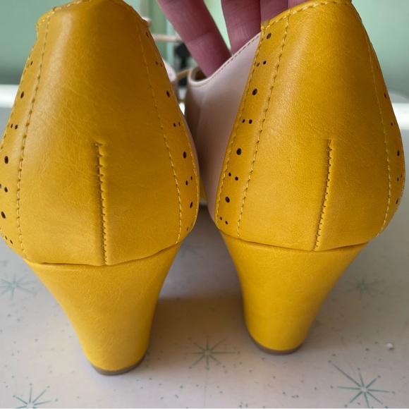 Brand new BAIT footwear women’s size 10 saddle oxfords heels yellow and cream - Picture 3 of 6
